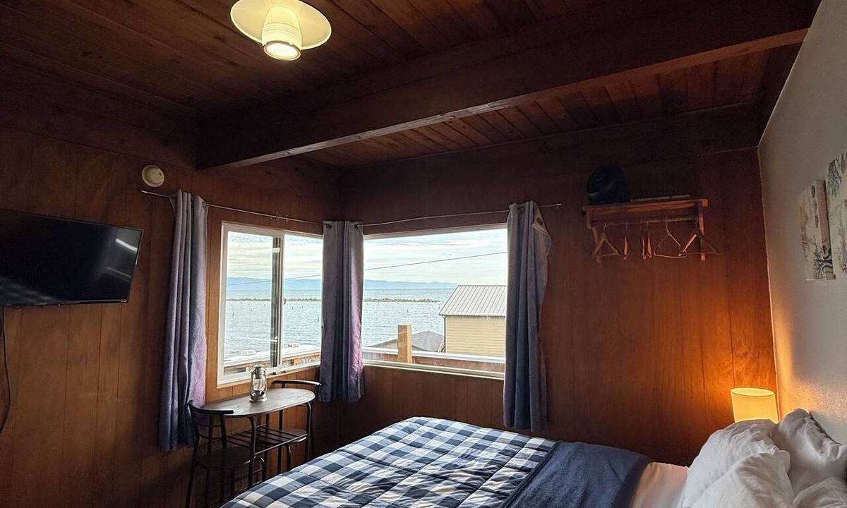 Sekiu Hotel | Curley's Resort & Dive Center