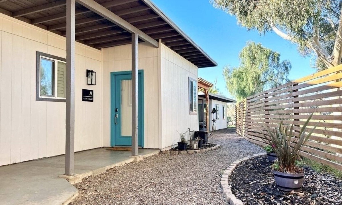 National City House | Cute 2-BR house with stunning golf course views from the backyard!