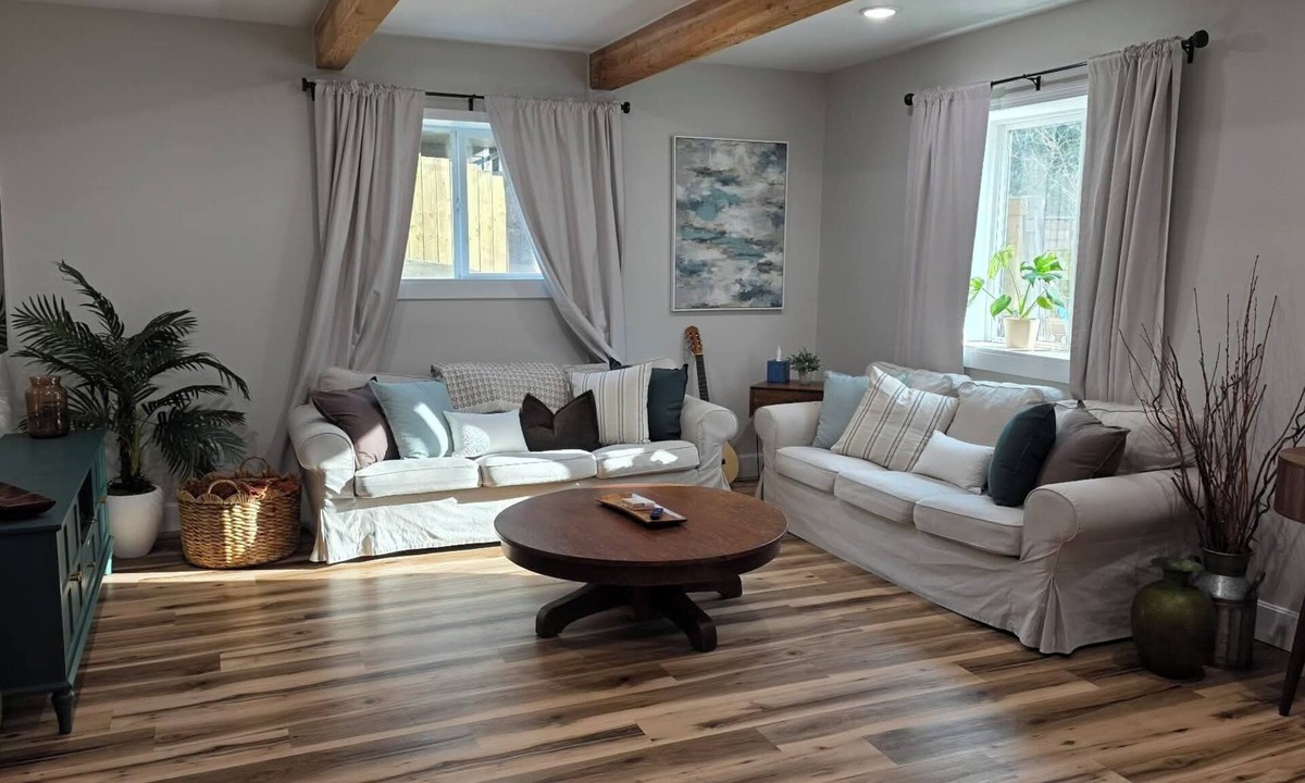 McMinnville Apartment | Daylight Basement - Sleeps 10 with King Suite