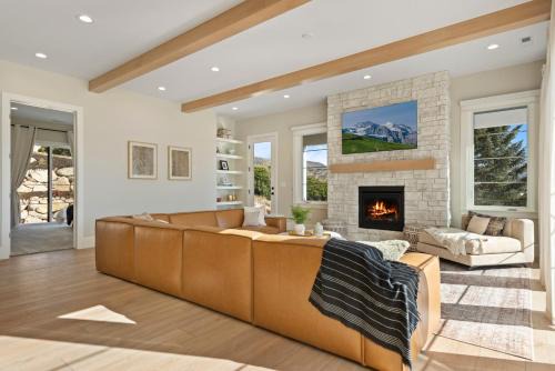 Heber House | Deer Valley views sleeps 16 hot tub deck gym