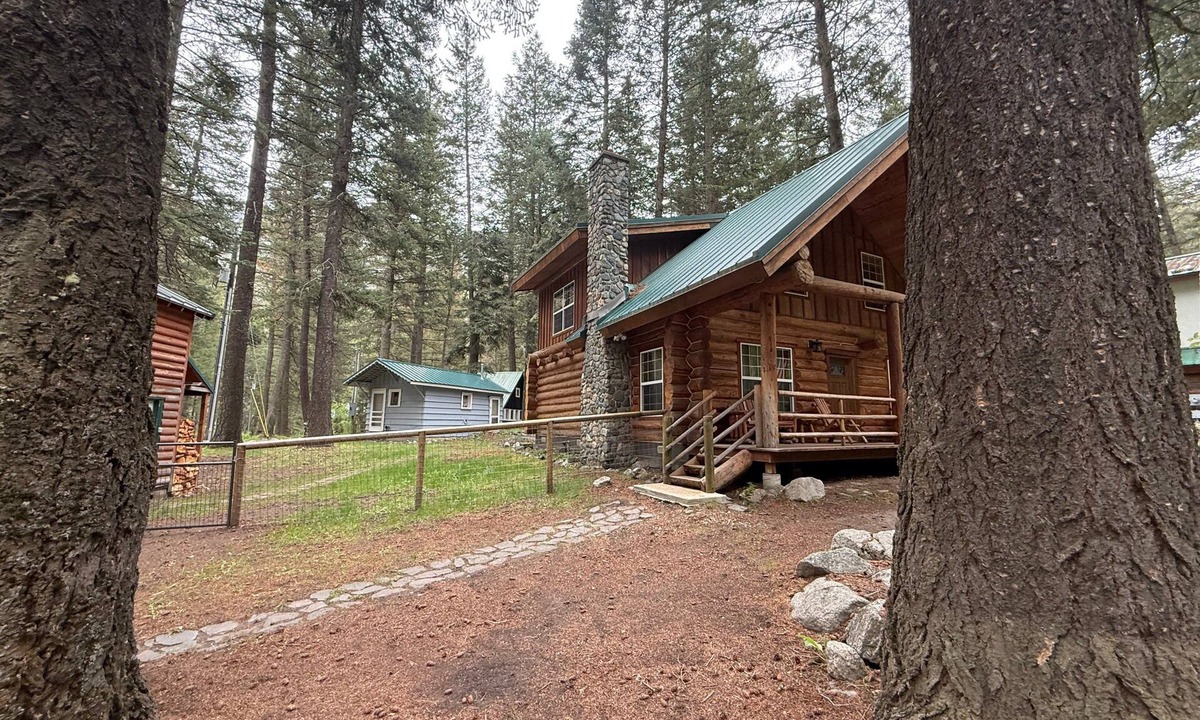 Enterprise Cabin | Dei's Place built for the whole family.