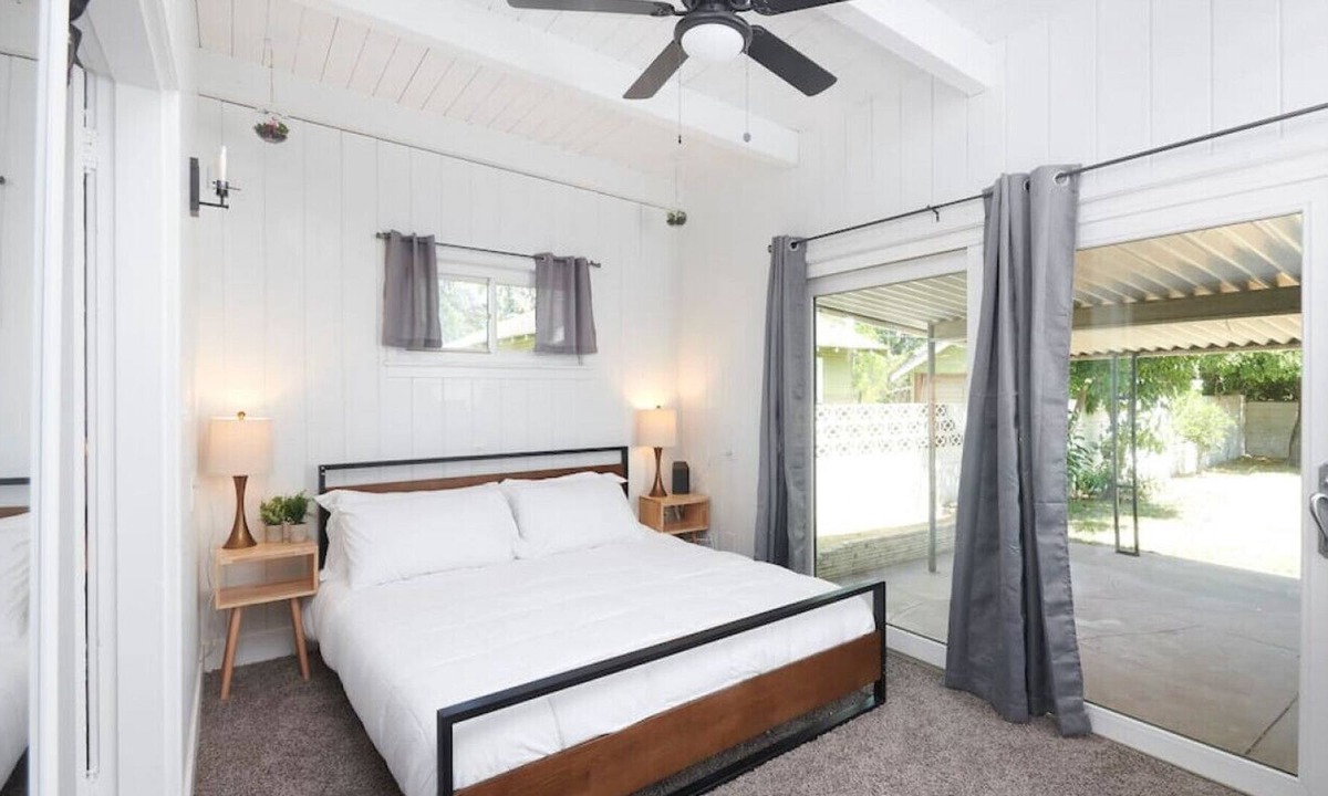 Tower District House | Del Mar 2BD 2BTH - Charming Home 2BD 2BTH I 600Mbps Walk to Tower District