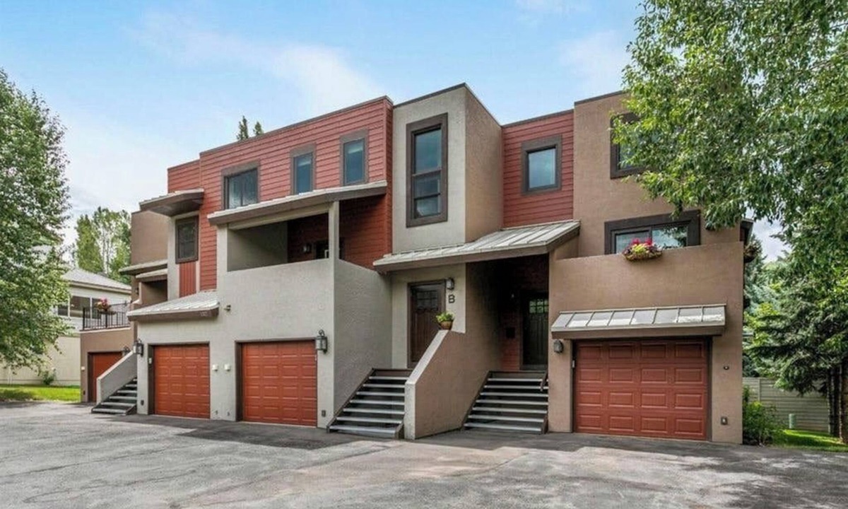 Eagle-Vail House | Delightful ski condo with private hot tub, easy slope access & modern interior