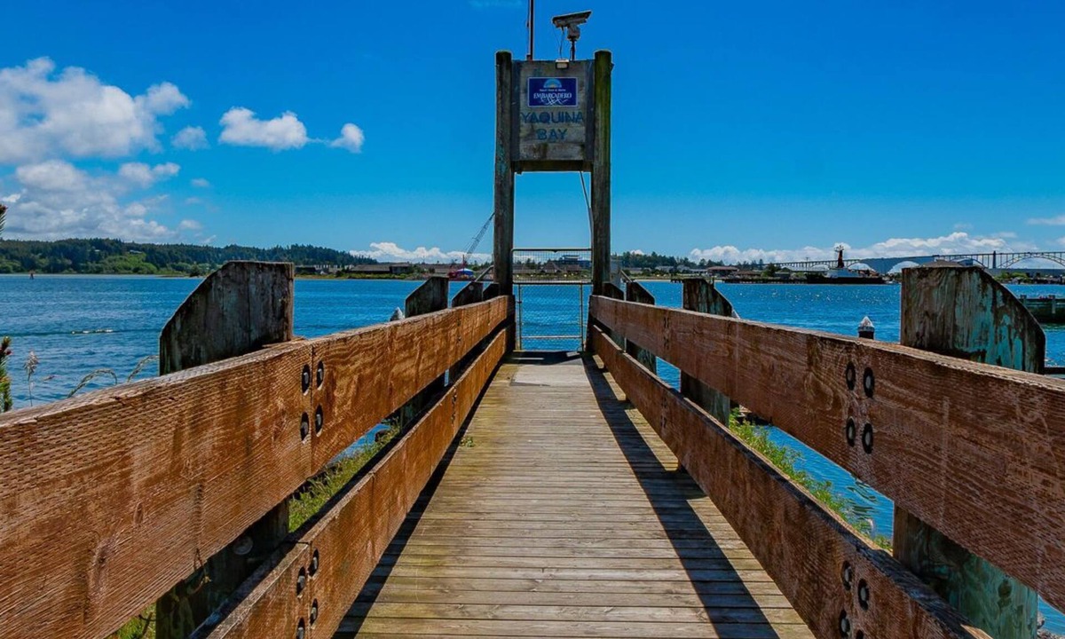 Historic Bayfront Hotel | Deluxe King Room with Balcony & Marina Access