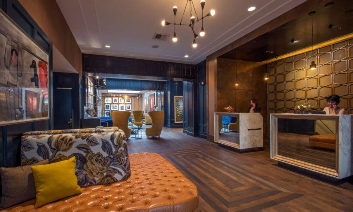 Downtown Portland Hotel | Deluxe Room | Portland Hub + Pulitzer Display
