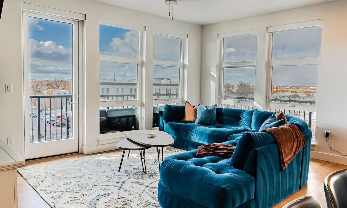 Downtown Salt Lake City Apartment | Designer NEW 2BD 2BA Pool/Htub/Gym/Bowling
