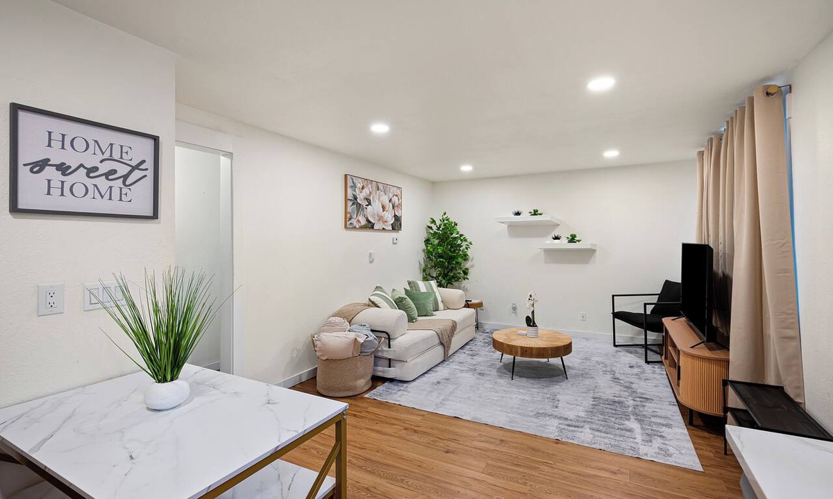 Tillicum Condo | Desirable Haven-Close to JBLM & Hospital, Sleeps 6 & Pet Friendly