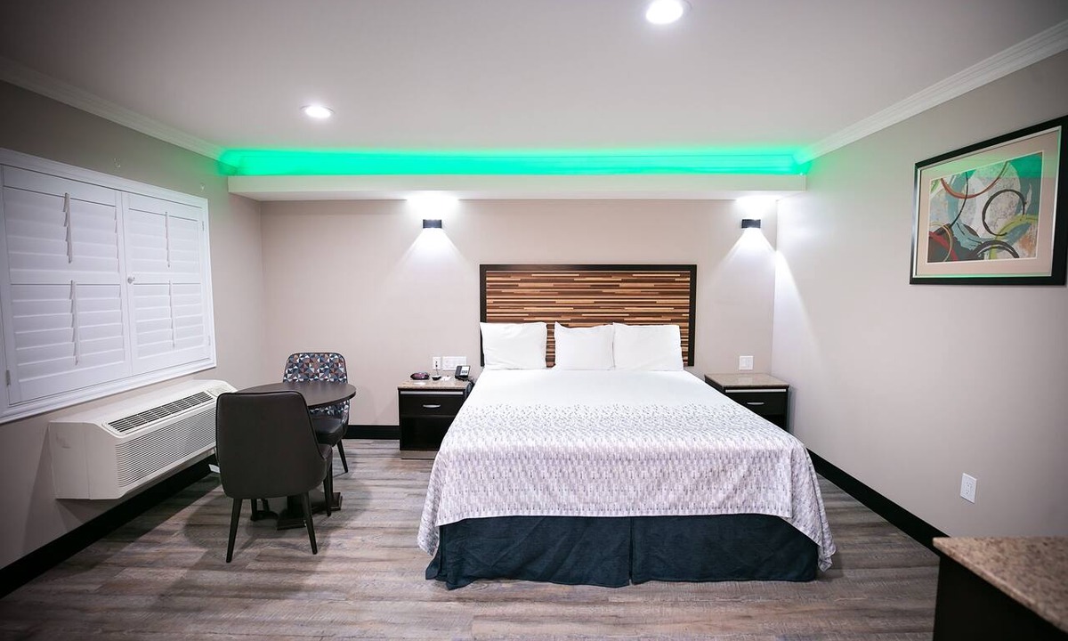 Bell Hotel | Diamond Bell Inn & Suites