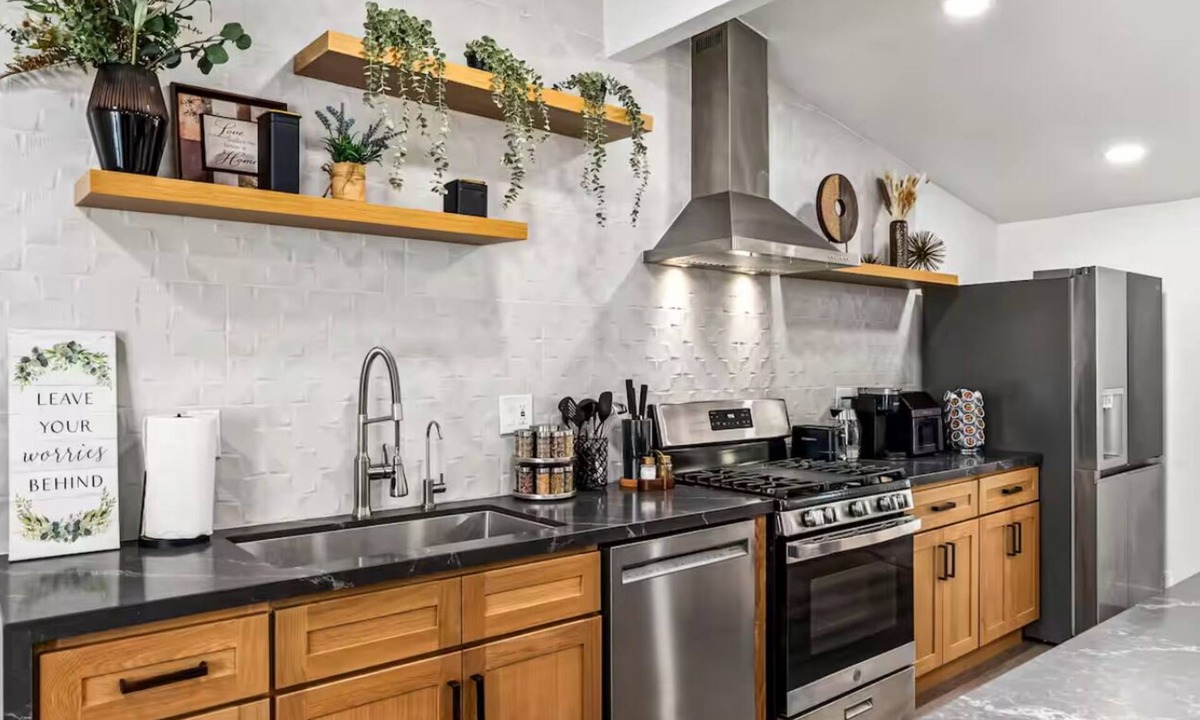 Southwest Anaheim House | 🌟Disney Escape - Modern Home with Pet - Kids Playground - Game - King Bed.🌟