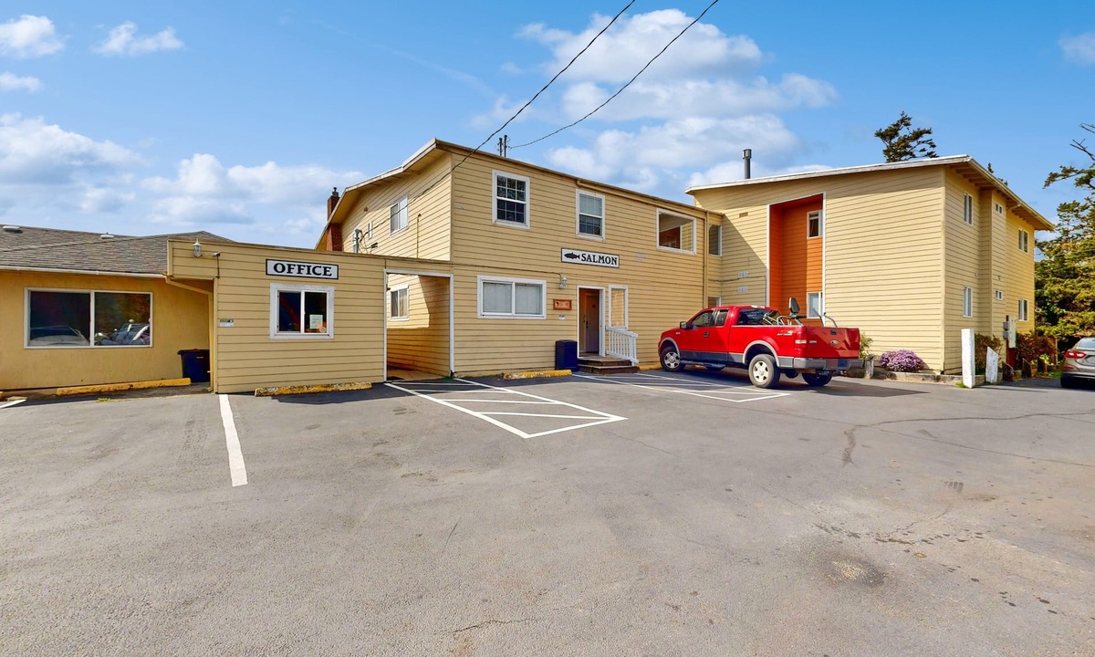 Lincoln City House | Dog-Friendly Condo with Beach Access & Ocean Views from Private Balcony