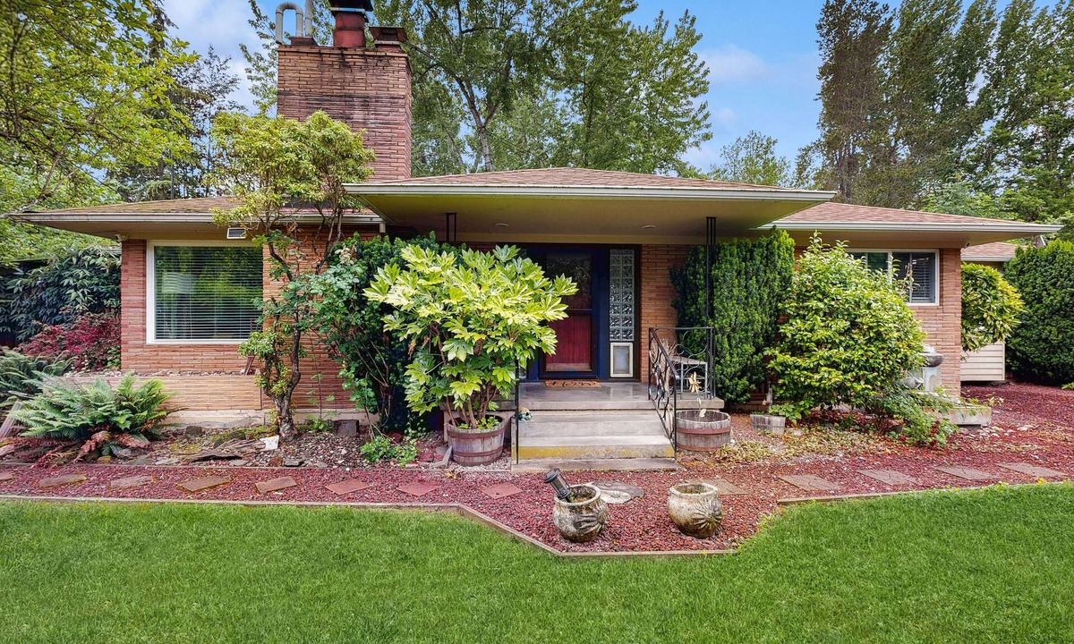 Metzger House | Dog-friendly home on 1/2 acre with creek access, game room & 2 fireplaces