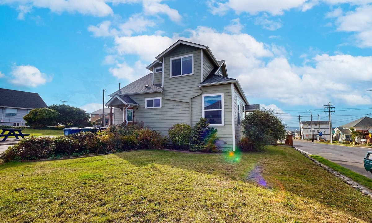Newport House | Dog-Friendly Home w/Gas Fireplace & Patio, in a Great Location Near the Beach