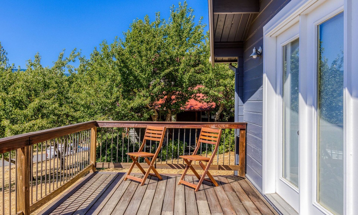 Mosier House | Dog-friendly home with amazing river views, shared pool, deck, grill, fireplace