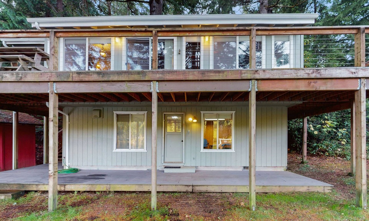Florence House | Dog-friendly lakefront home w/convenient location & private deck