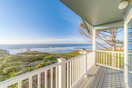 Gold Beach House | Dog-friendly ocean view home with WiFi remote work spaces and washer&dryer