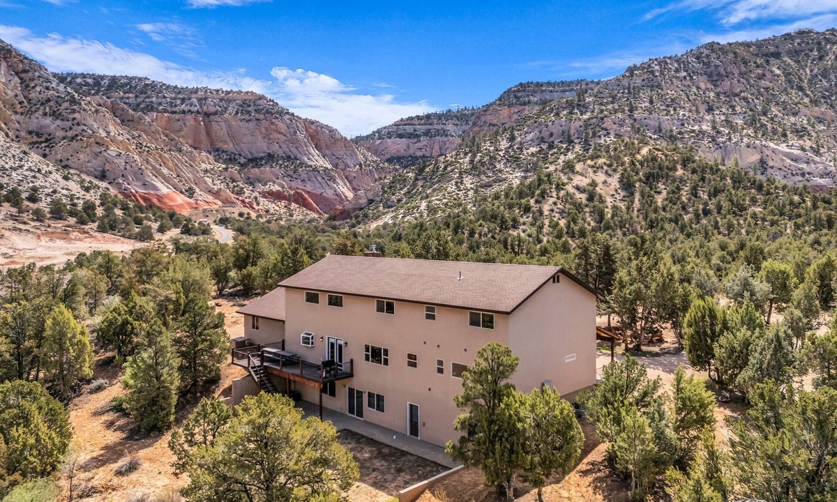Orderville Cabin | Dog Friendly | Zion NP | Red Hollow Ranch
