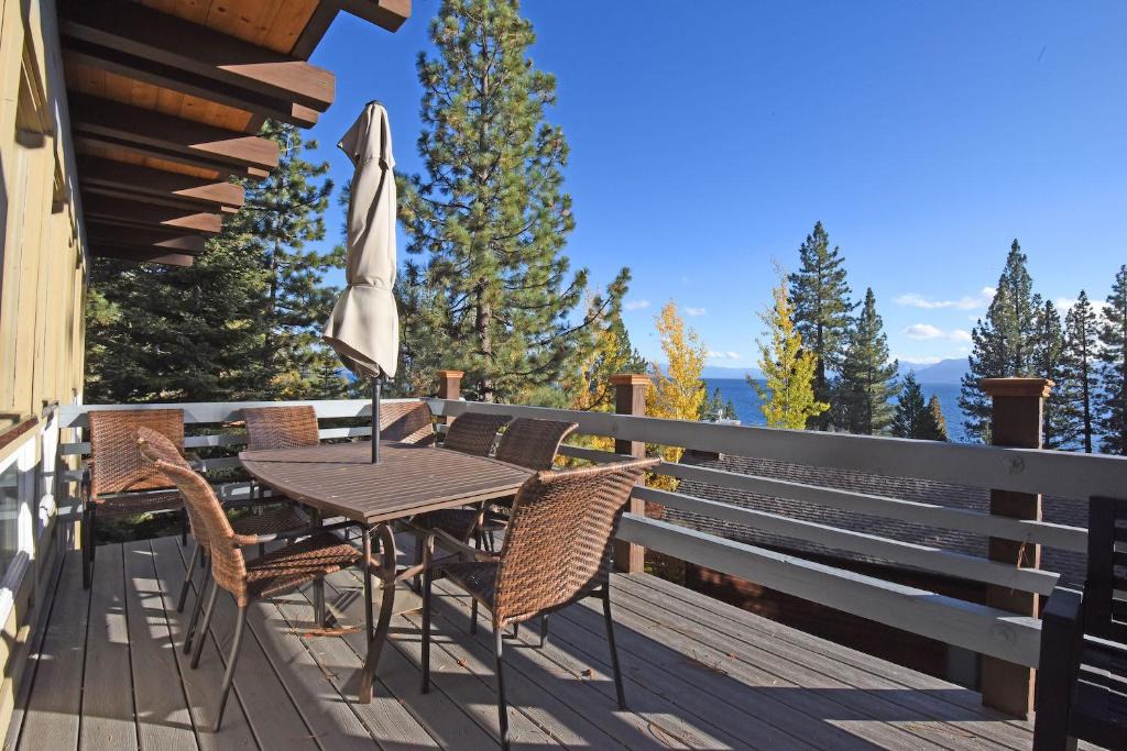 Lake Forest House | Dollar Point Delight