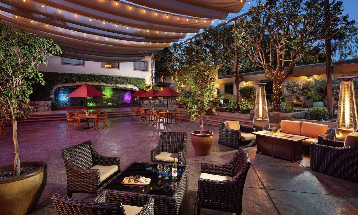 Claremont Hotel | DoubleTree by Hilton Claremont