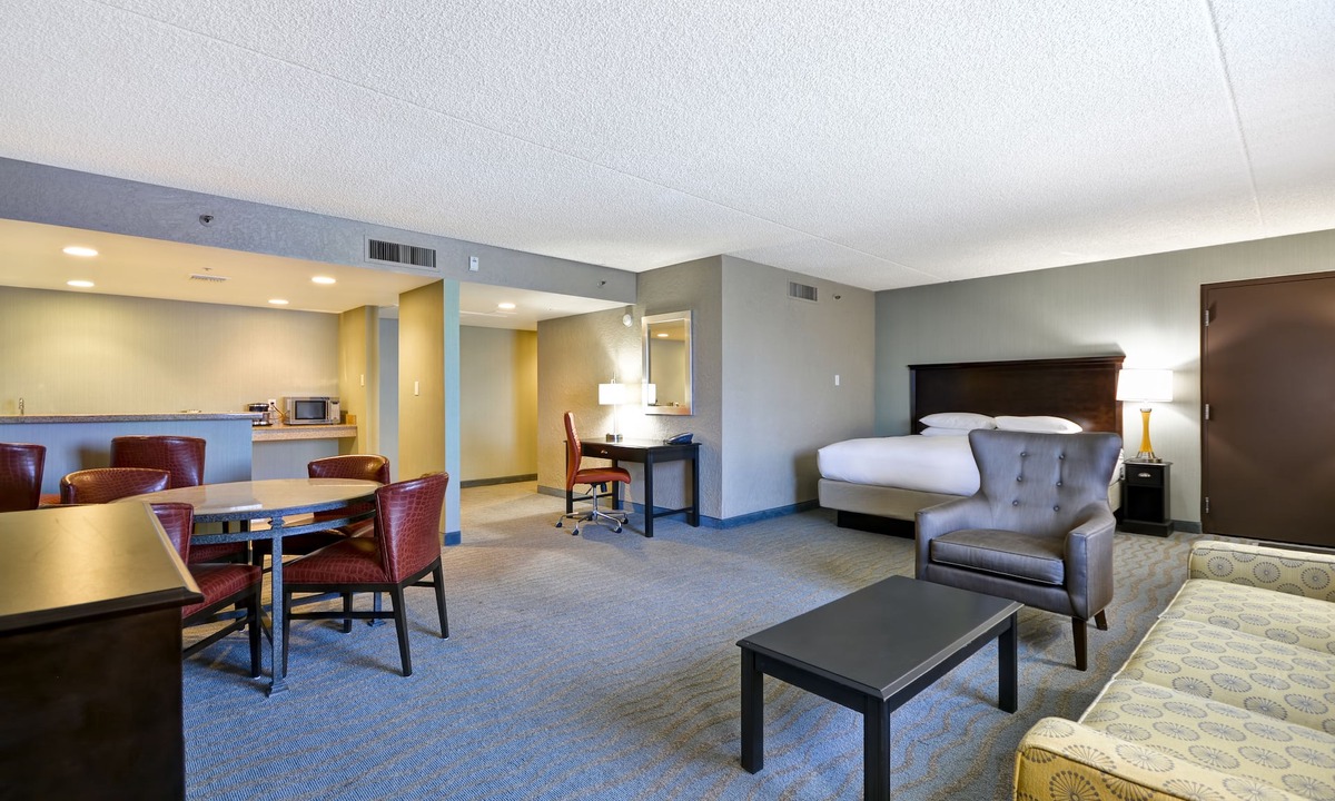 North Mountain Hotel | DoubleTree by Hilton Phoenix North