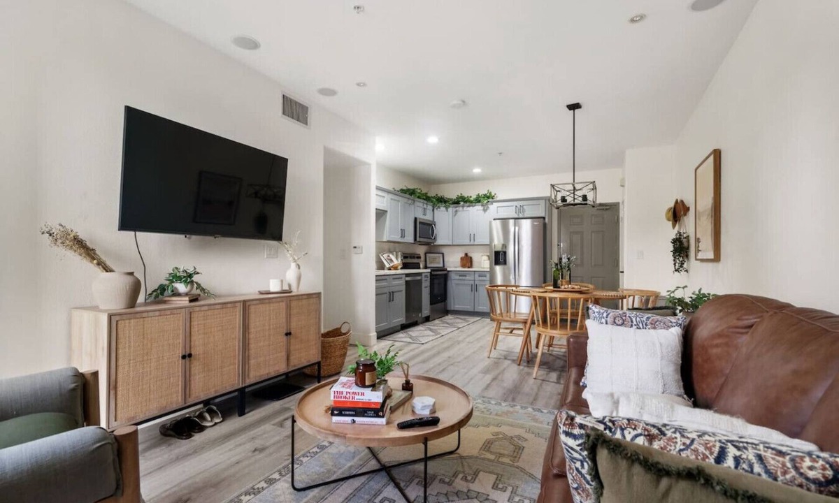 Downtown San Diego House | *Down Town Condo with Gym, Pool, BBQ, Jacuzzi*