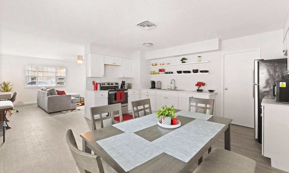 Downtown Las Vegas Apartment | Downtown Las Vegas 7BR 4BA 11 Bed 3000 sf + Outdoor Space Fremont St Arts Dist