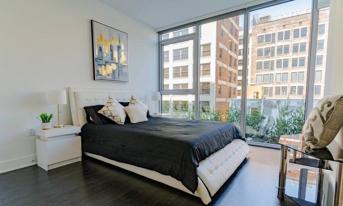 Historic Core Apartment | Downtown Paradise Escape with 2 Pools / Hot Tubs