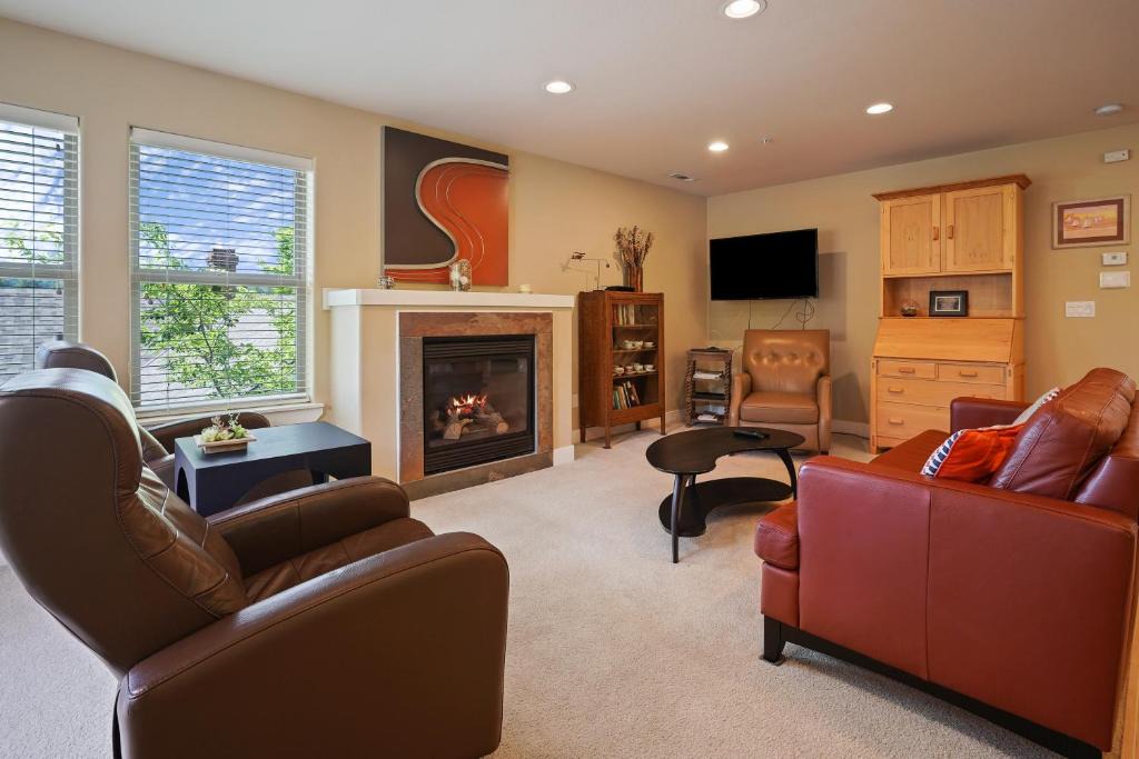 Old Bend House | Downtowner Apartment home