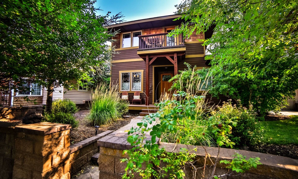 River West House | Drake Park. Hot Tub. Walk Everywhere! Ski Special 250 Weeknights