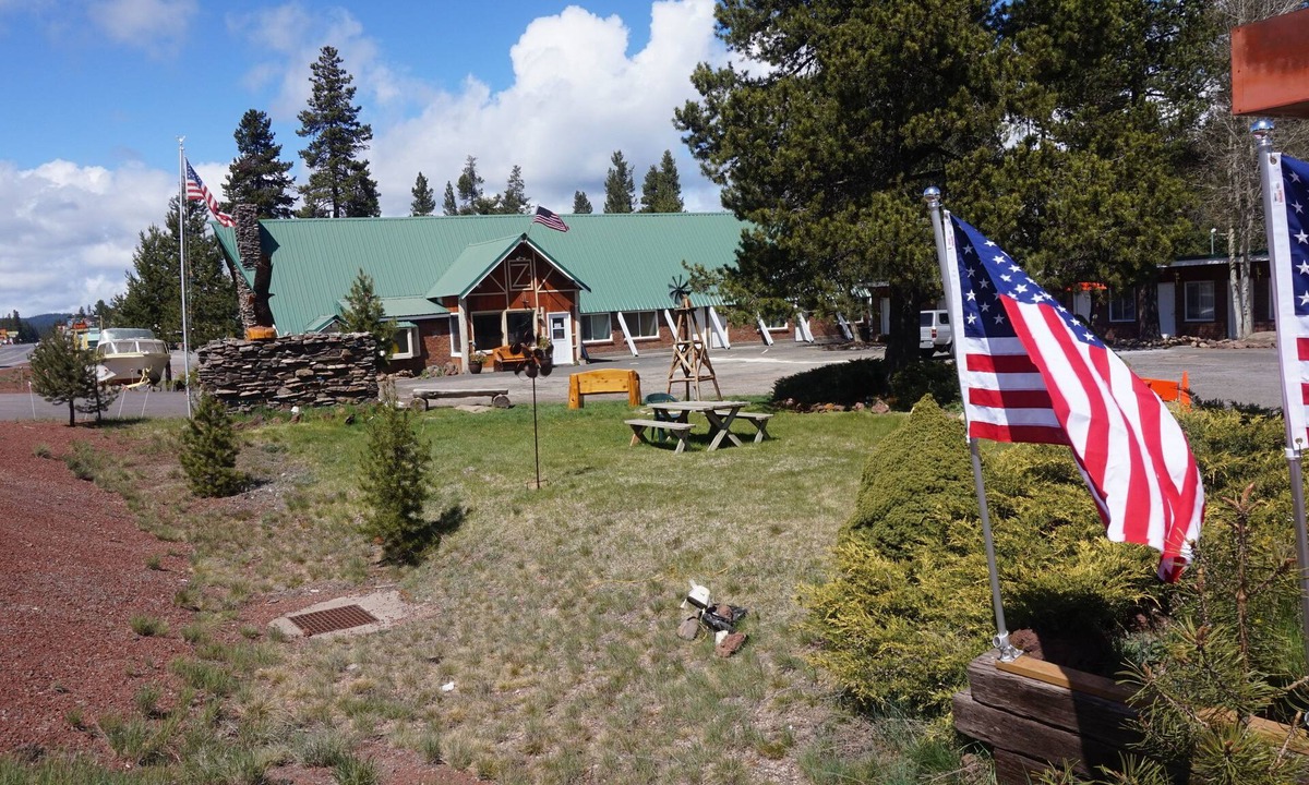 Chemult Hotel | Eagle Crater Lake Inn