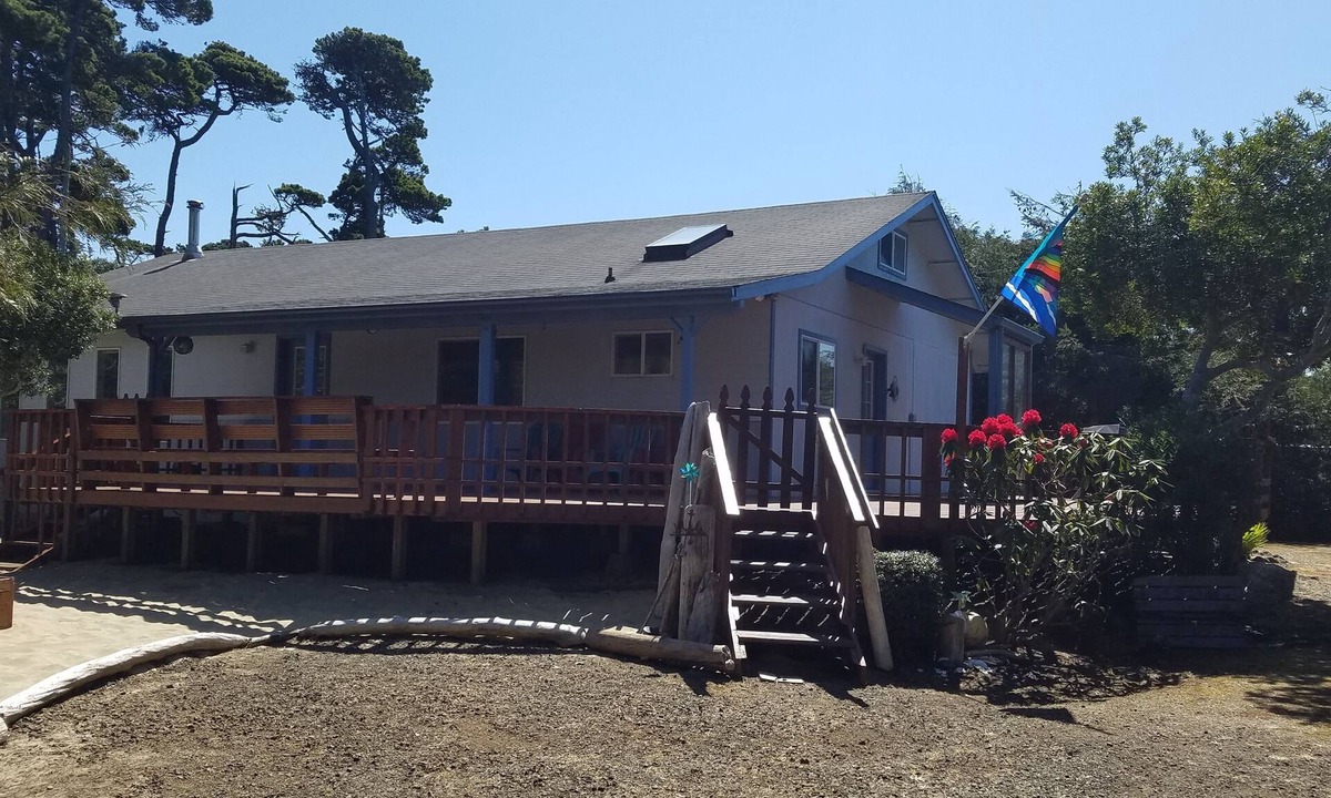Heceta Beach House | Easy 5-minute walk to Heceta Beach! Clean family-sized house with a huge deck.