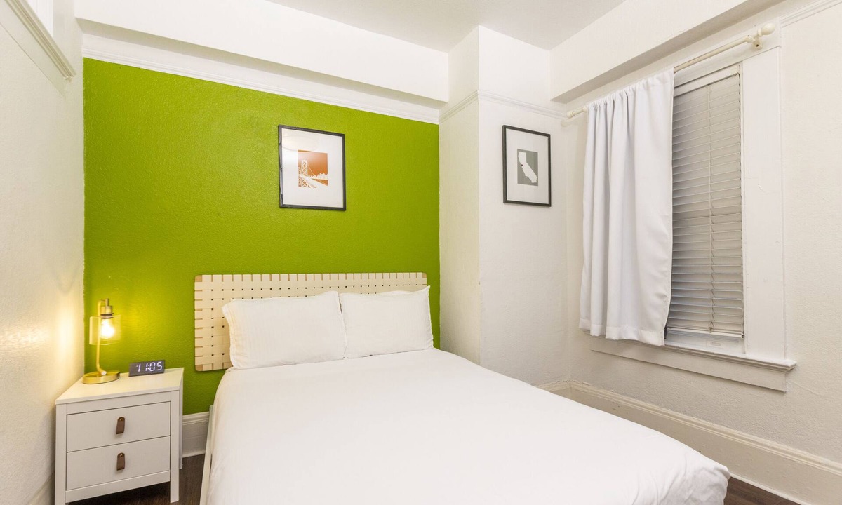 Civic Center Hotel | Economy Double Room with Private External Bathroom