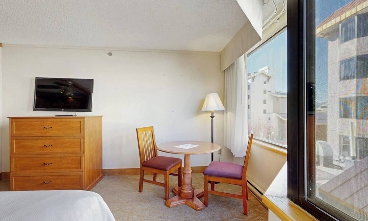 Mount Crested Butte Apartment | Efficient Mountain Escape W/Murphy Bed, Shared Pool, Slope Access & Kitchenette