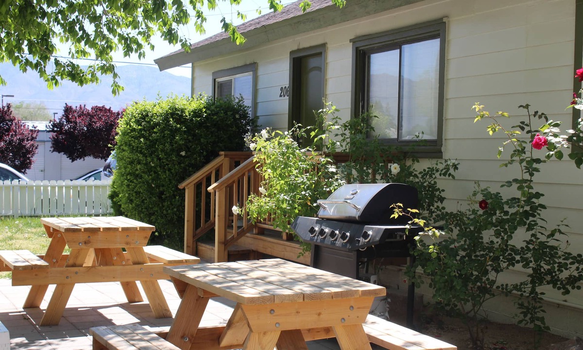 Bishop Hotel | El Rancho Motel