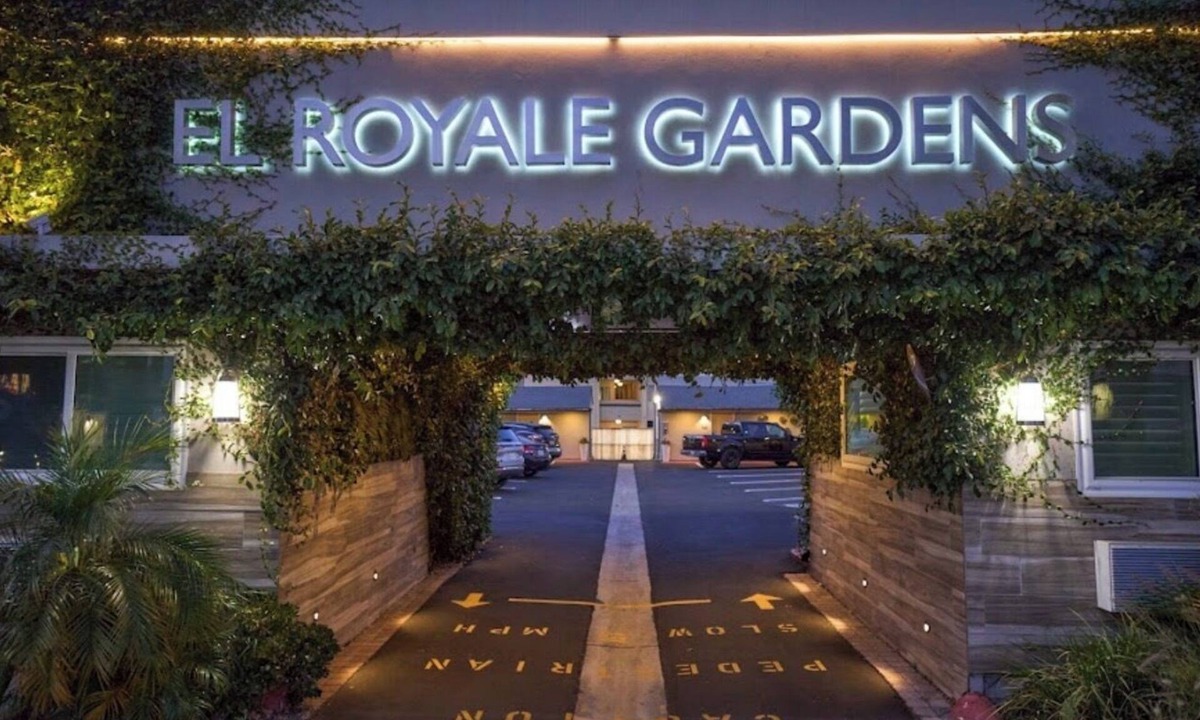 Studio City Hotel | El Royale Gardens Near Universal Studios
