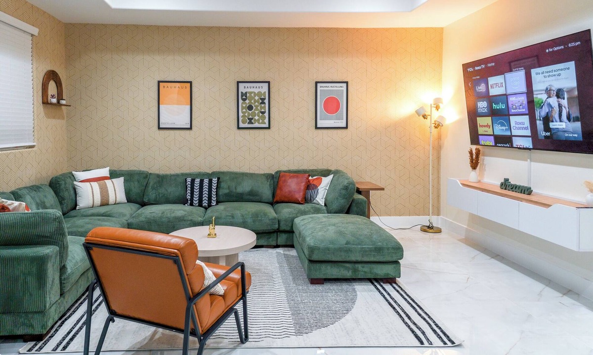 Riverview West House | Elegant Modern Disney Villa King Beds Game Room + EV Charger Sleeps 14