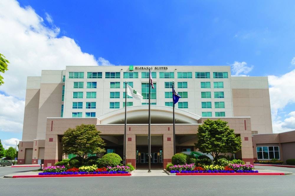 Portland Hotel | Embassy Suites by Hilton Portland Airport 2 Room Conference Suite - 1 King Bed - Non-smoking