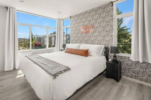 Fremont Apartment | Emerald City Chic - 2Bed&2Bath Townhouse