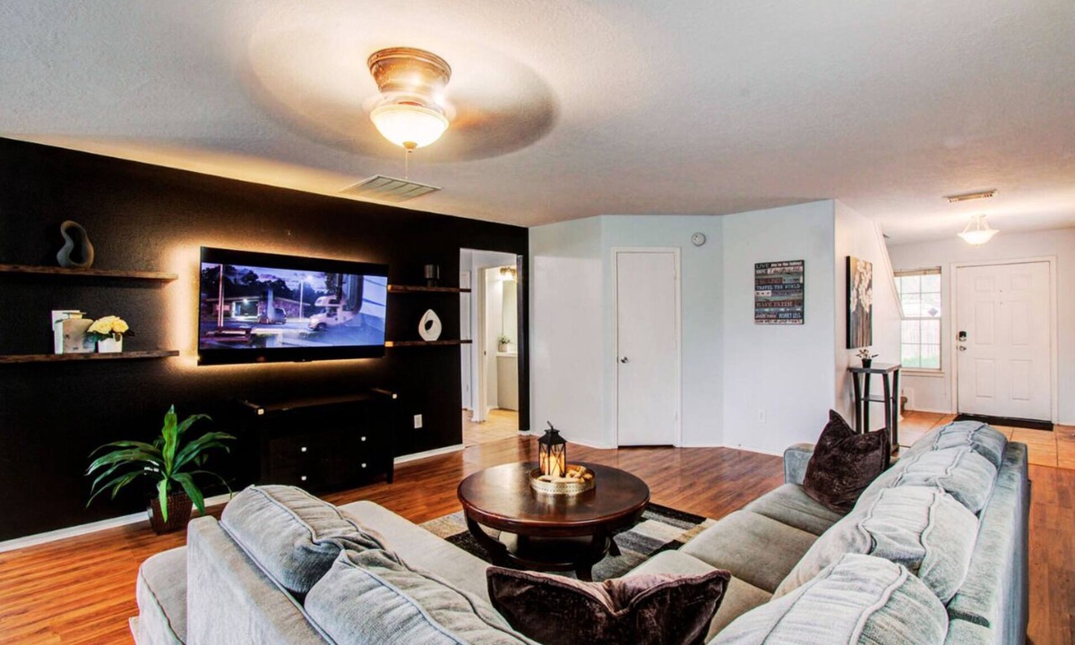 Houston House | Empress Modern Haven