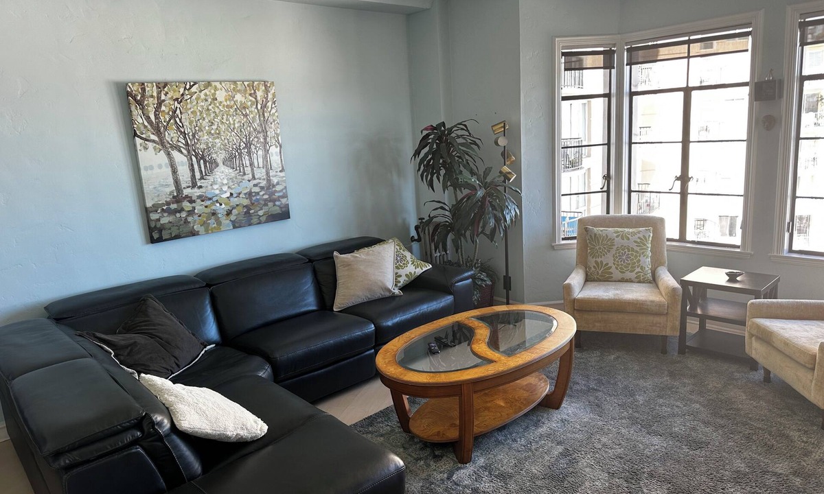 Alamitos Beach Condo | Enchanting 1-bedroom condo in Long Beach. Beach Views and easy walking.