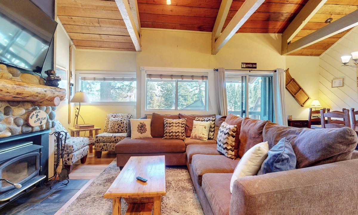 Majestic Pines Condo | End Unit, lots of natural light. Near the Golf Course. On-site Pool!