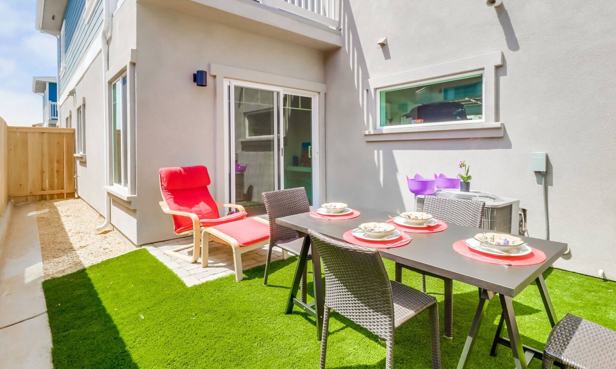 Imperial Beach House | Entire Modern 3BR Home w Garage 5-min to the Beach, 15-min to San Diego Downtown