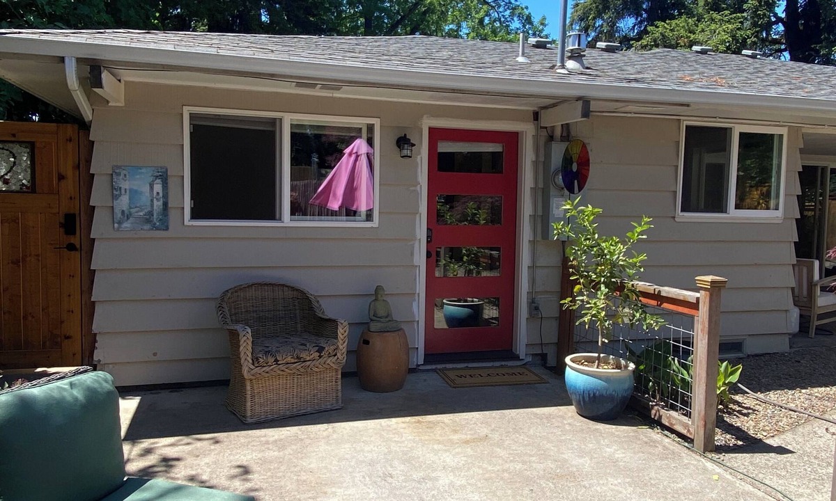 Friendly House | Eugene Friendly Street Neighborhood Retreat