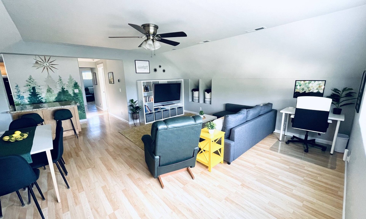Eugene Apartment | Evergreen Landing-Modern APT Perfect for Duck Fans