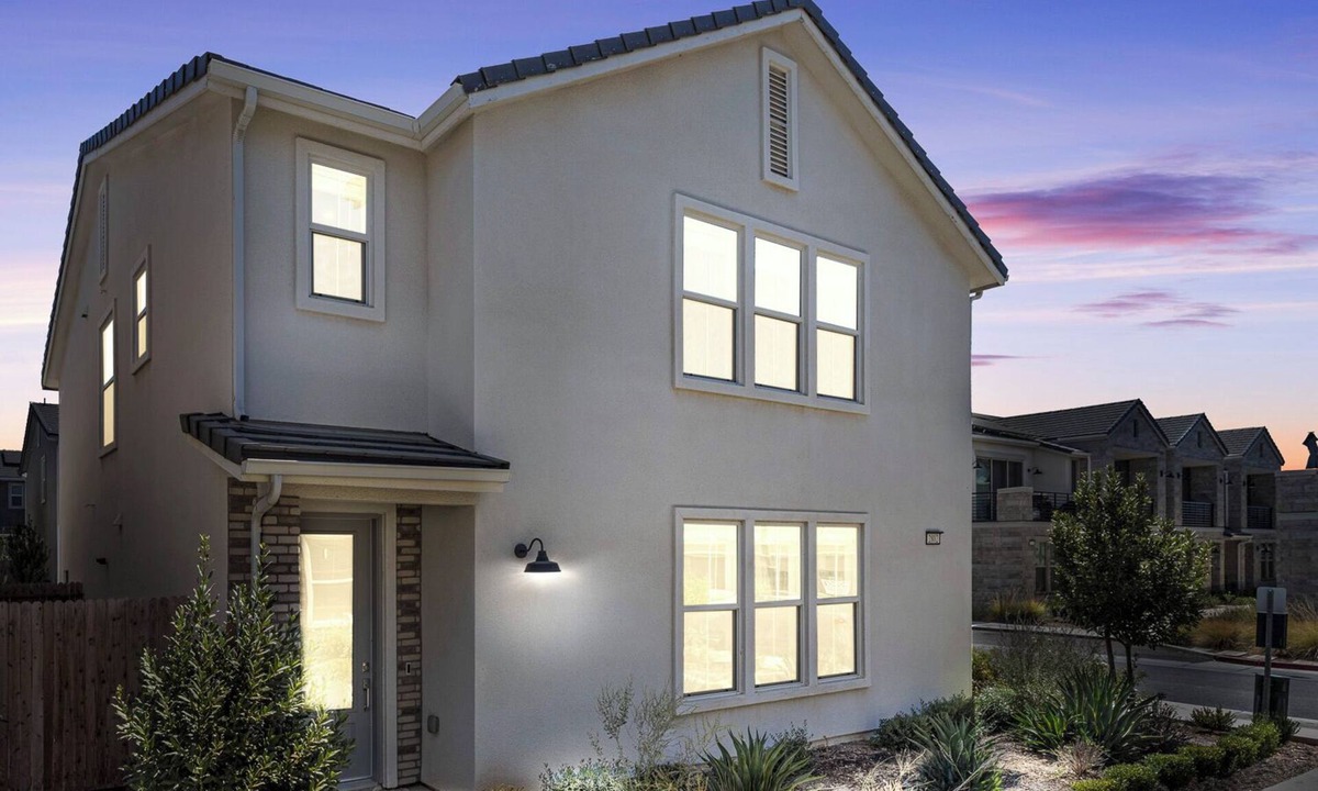 Clovis House | Excellent New Brambles 4bd3ba w/Pool @Copper River