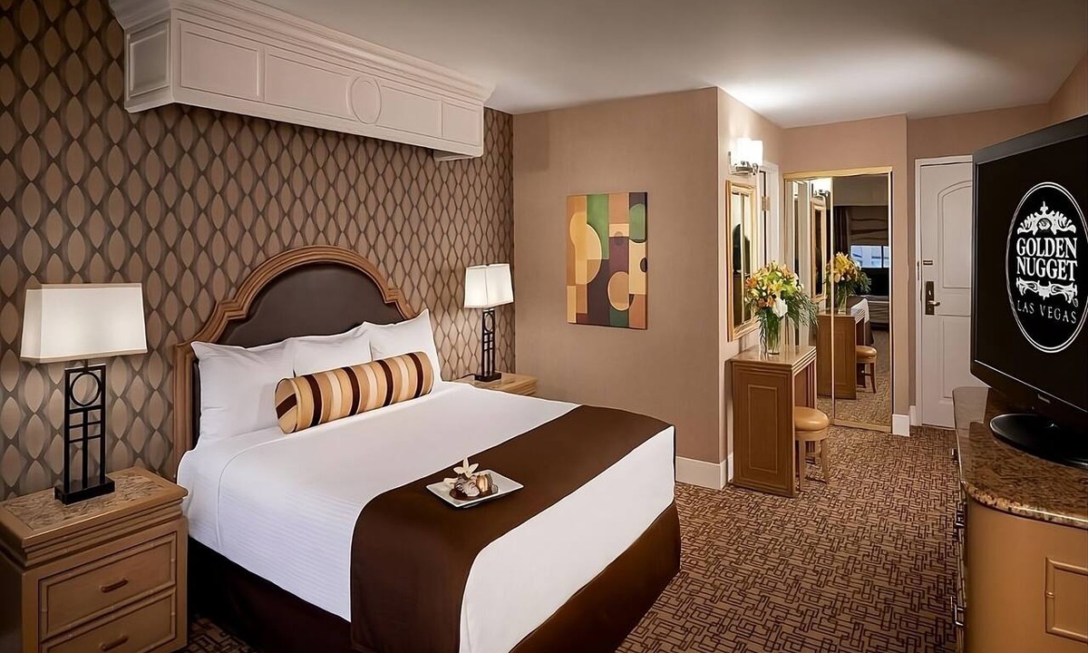 Downtown Las Vegas Hotel | Exciting Entertainment Right On-site! 2 Pools, Shopping!