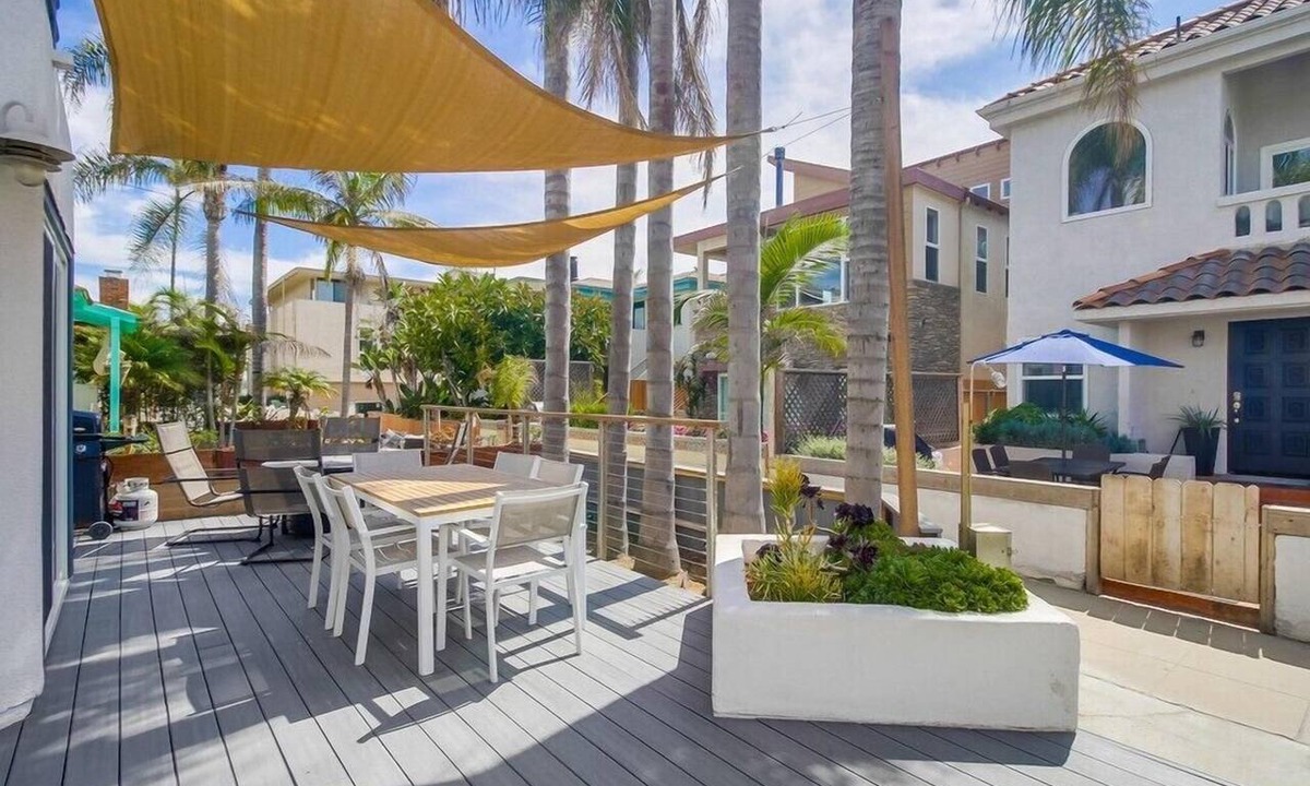 South Mission Beach Condo | Exclusive Ground Level Patio ☆ Steps to Beach & Bay