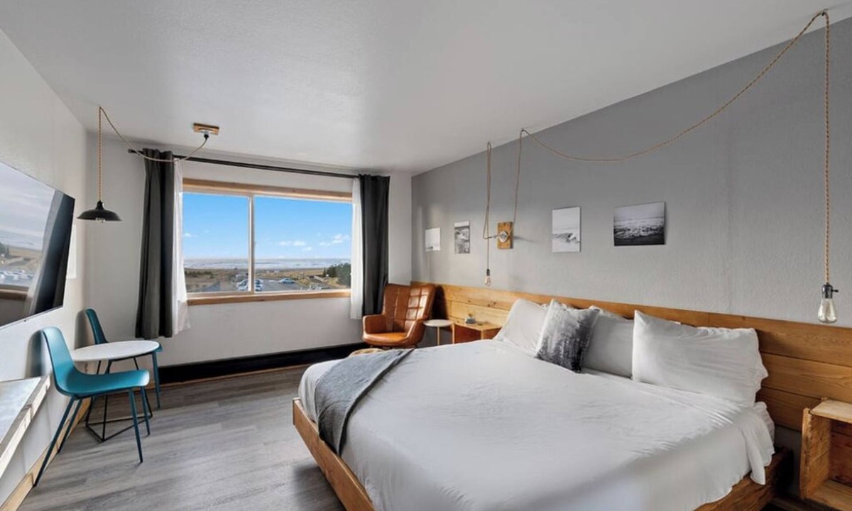 Long Beach Hotel | Experience Coastal Comfort! Indoor Swimming Pool, Pets Allowed, Free Parking!