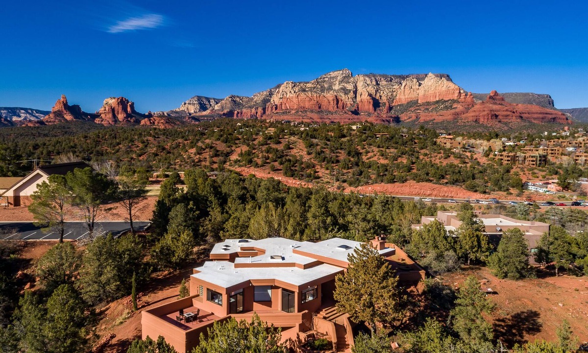 Sedona House | Experience luxury in Sedona Painted Sky—sleeps 8 with stunning panoramic views.