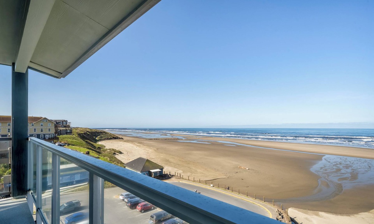 Newport Condo | Experience Nature's Spectacle from the Front Row!