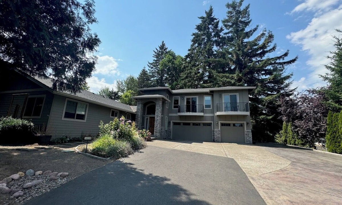 Bull Mountain House | Extended Stay l Single Family 5 Bed 3 Bath Fenced Yard, EV Charge l Pets Welcome